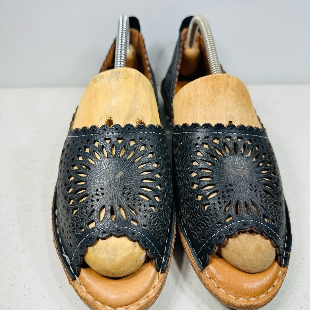Rue 580 Perforated Leather Sandals Size 40 US 9.5 - 10 - Picture 2 of 8